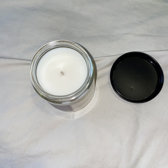 Bubbly Rosé White Barn Candle - Picture 2 of 2